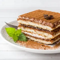 Pyszne ciasta bez nabiału? Odkryj sprawdzone przepisy i zamienniki!