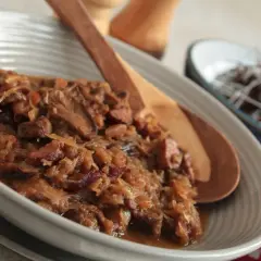 Jak długo gotować bigos? Ile gotujemy bigosa? Nasz przepis na tradycyjny bigos krok po kroku