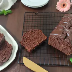 Ciasto bez jajek i mleka? Przepisy, triki i koniec zakalca!