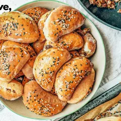 Idealne pieczone pierogi drożdżowe? Mój przepis krok po kroku!