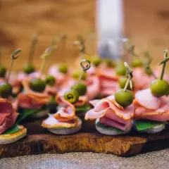Bezglutenowe przekąski na imprezę: 30+ pomysłów, które zachwycą gości!