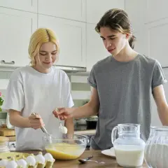 250 g cukru bez wagi? Odmierz precyzyjnie szklanką i łyżką!