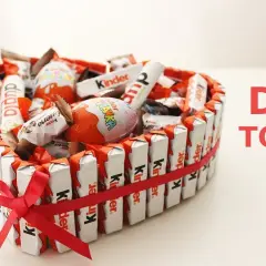 Tort z Kinder Niespodzianką - jak go zrobić krok po kroku?