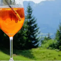 Aperol spritz - przepis na kultowy włoski drink z Aperolu, proste proporcje