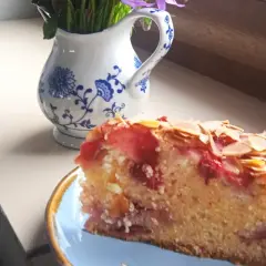 Bezglutenowe ciasto z truskawkami: Prosty przepis, który zawsze się uda