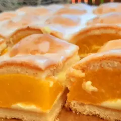 Co zrobić z brzoskwiniami? Odkryj przepis na pyszne ciasto!