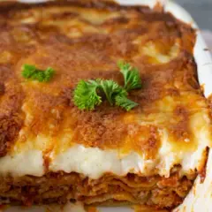 Lasagne ile piec w piekarniku - pyszny przepis