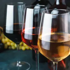 Wina wytrawne: czym są i jakie mają cechy?