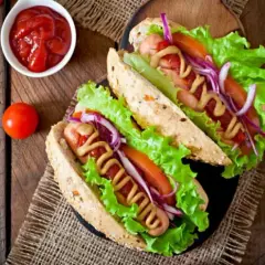 Ile kalorii ma hot dog? Zaskakująca prawda o kaloryczności ulubionej przekąski