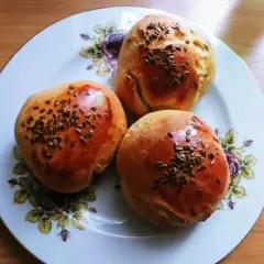Bułki orkiszowe ze słonecznikiem i siemieniem lnianym