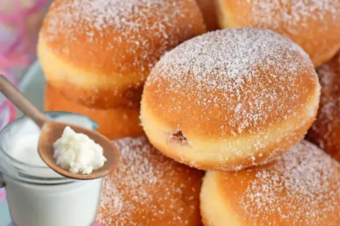 Pączki bez drożdży: Puszyste w 30 minut? Odkryj sekret!