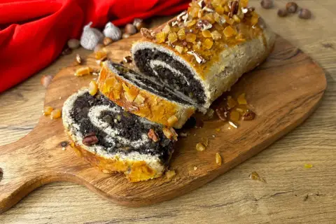Makowiec bez mąki: Wilgotny, lekki, bezglutenowy. Sprawdź przepis!