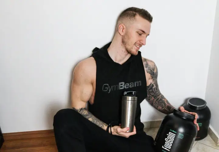 Shake proteinowy przed czy po treningu - co wybrać dla lepszych efektów?