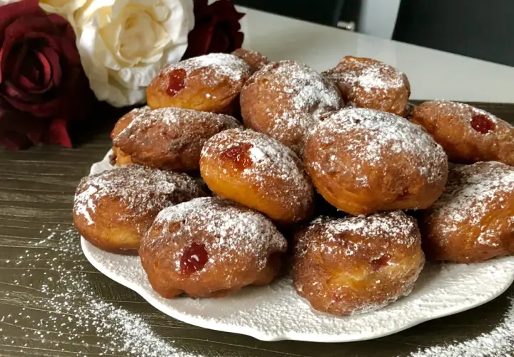 Pączki z jogurtu: przepis na puszyste słodkości w 15 min!