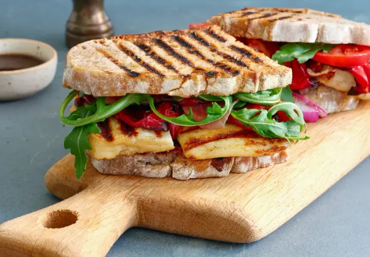 Kanapka halloumi: Szybki i pyszny przepis na zdrową i smakowitą przekąskę