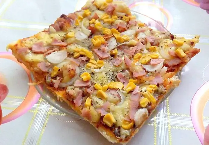 Pyszna pizza z gotowego ciasta krok po kroku