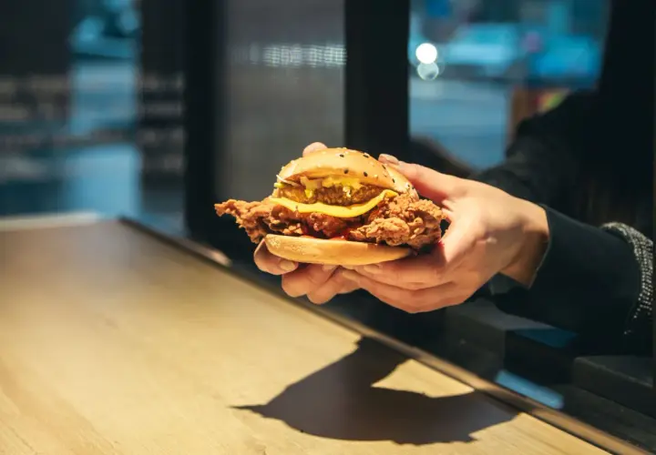 Fast food z kurczakiem w panierce - poznaj kulisy prowadzenia punktu gastronomicznego