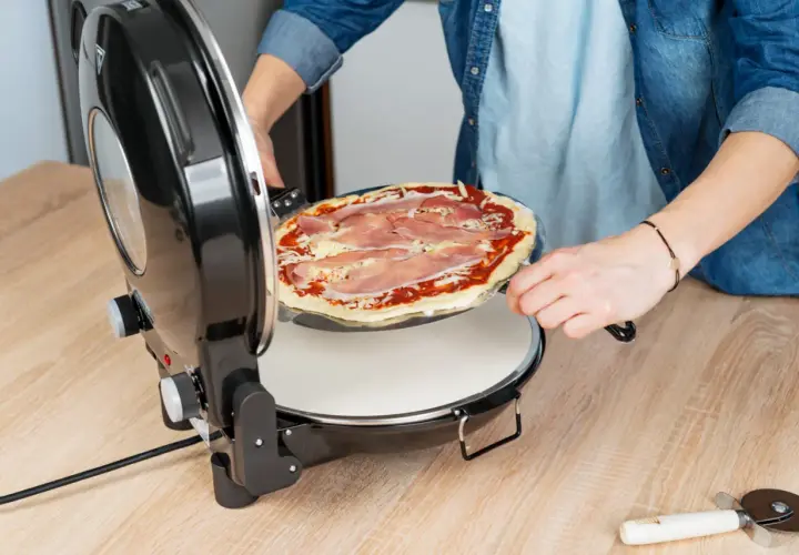Ile piec pizze? Jak długo w piekarniku pizza idealnie chrupiąca?