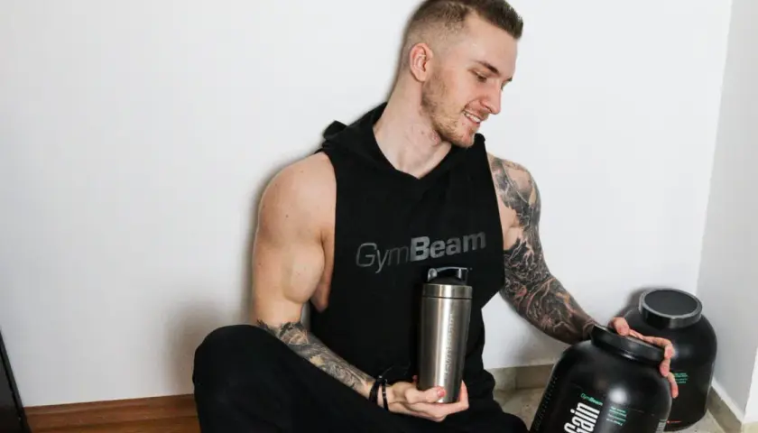 Shake proteinowy przed czy po treningu - co wybrać dla lepszych efektów?