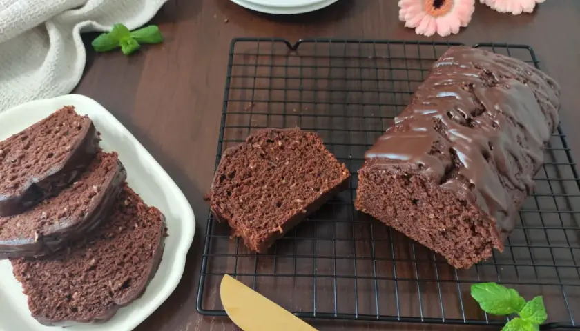 Ciasto bez jajek i mleka? Przepisy, triki i koniec zakalca!