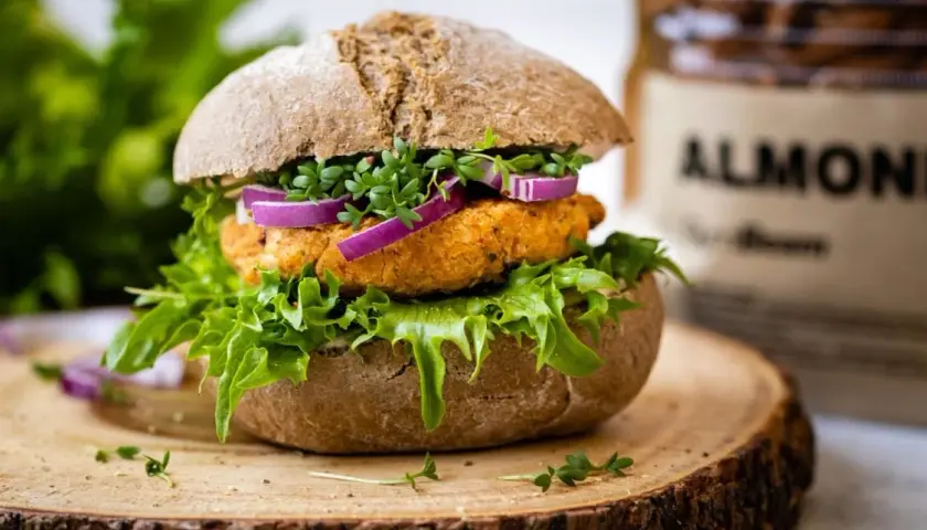 Wege burger – ile kalorii kryje się w tej zdrowej alternatywie?