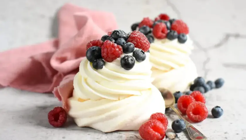 Ile kalorii ma beza Pavlova? Zaskakujące różnice w kaloryczności