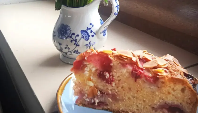 Bezglutenowe ciasto z truskawkami: Prosty przepis, który zawsze się uda