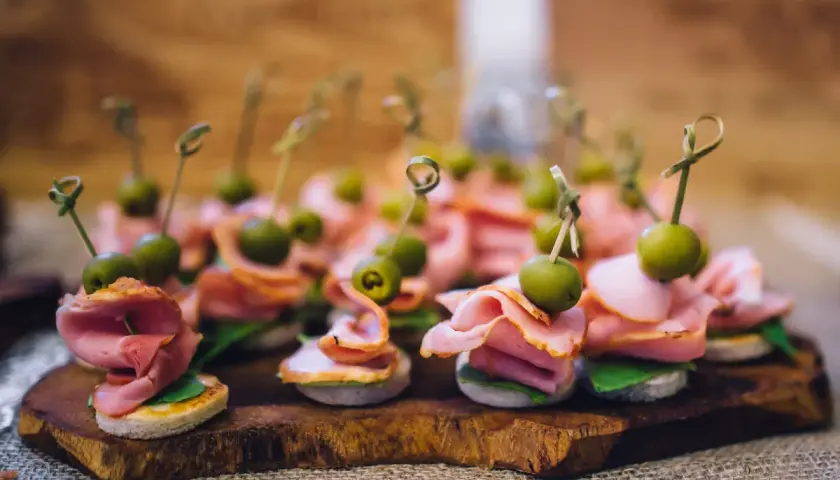 Bezglutenowe menu na imprezę: 15+ dań, które pokochają wszyscy!