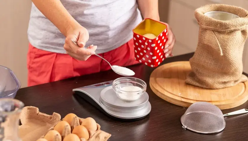 100 gramów na łyżeczki? Precyzyjny przelicznik dla każdego produktu!