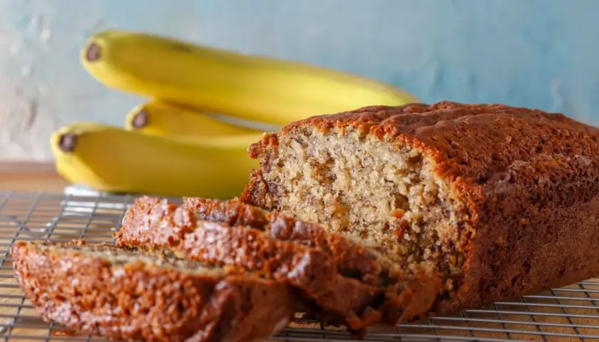 Wegański chlebek bananowy: Sekrety wilgotnego ciasta bez zakalca
