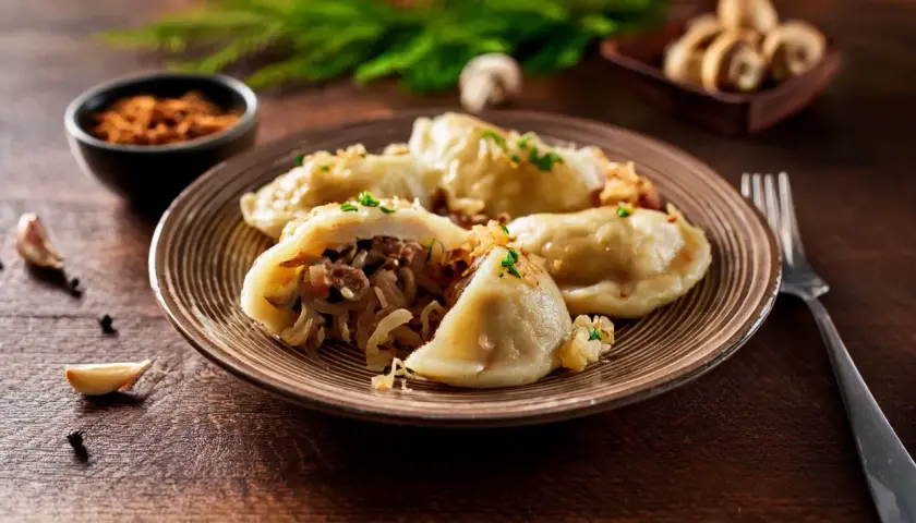 Farsz do pierogów z kapusty i grzybów: przepis babci na idealny!