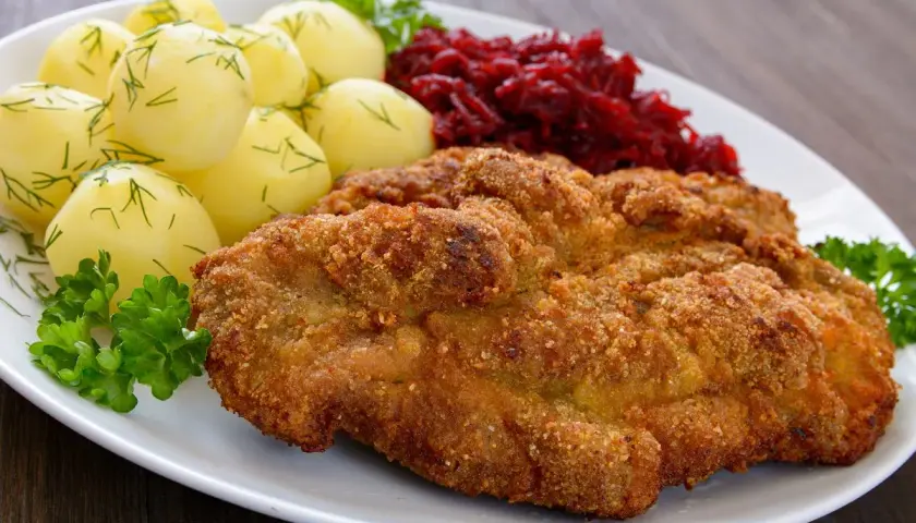 Jaka mąka do schabowych? Najlepsza mąka, by uniknąć klęski w panierce