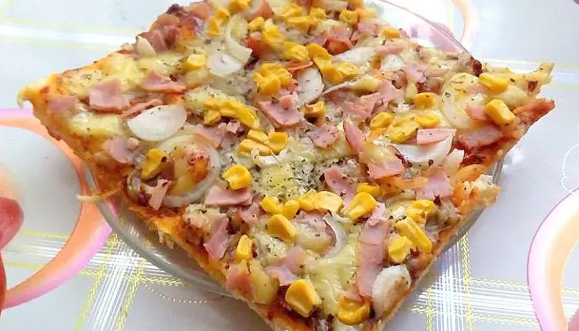 Pyszna pizza z gotowego ciasta krok po kroku