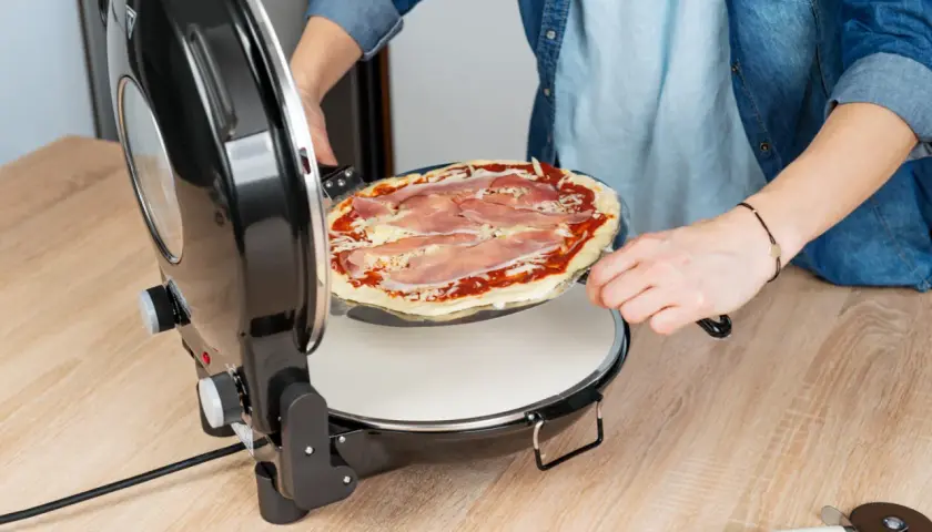 Ile piec pizze? Jak długo w piekarniku pizza idealnie chrupiąca?