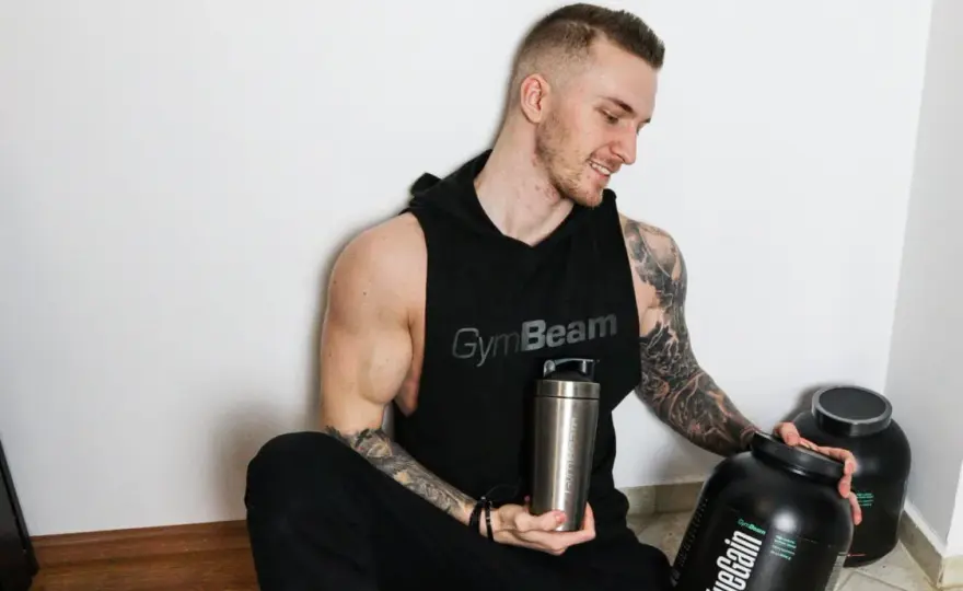 Shake proteinowy przed czy po treningu - co wybrać dla lepszych efektów?