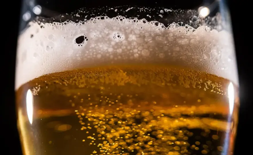 Ile kalorii ma 500 ml piwa? Zaskakujące różnice między rodzajami