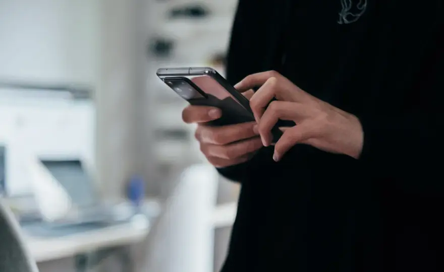 Ekran w kieszeni przestał zaskakiwać: co dalej ze smartfonami