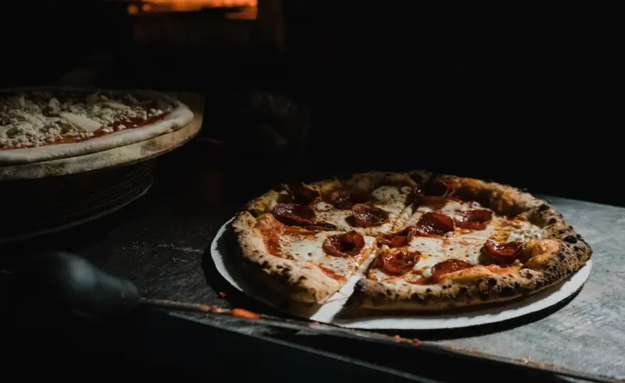 Ile kalorii ma pizza z Biedronki? Sprawdź, co naprawdę jesz