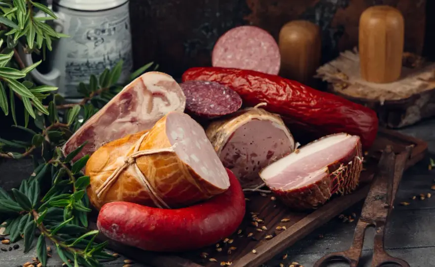 Dlaczego naturalne wędliny to najlepszy wybór na rodzinne śniadanie?