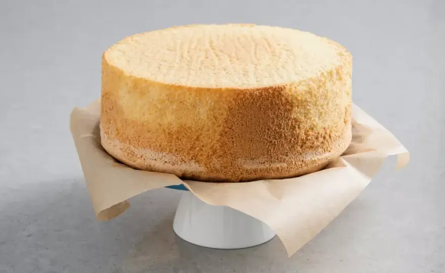 Biszkopt z 3 jajek: Błyskawiczny przepis na puszysty wypiek