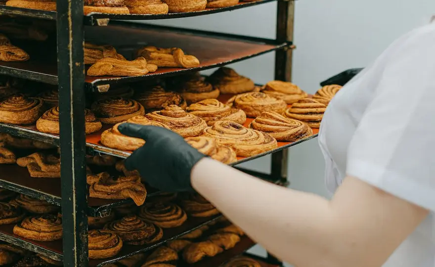 7 pysznych przekąsek z gotowego ciasta na pizze. Sprawdzone przepisy