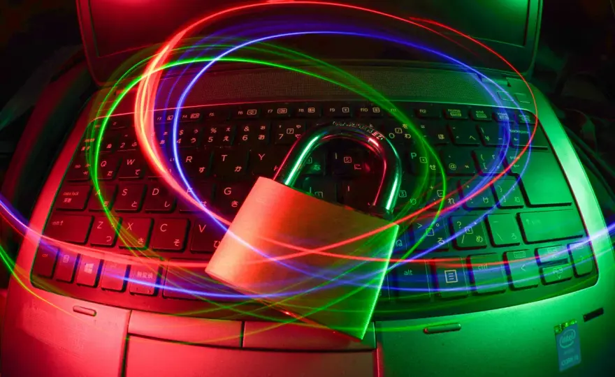 Cyberbezpieczeństwo: wyzwania i rozwiązania w erze cyfrowej