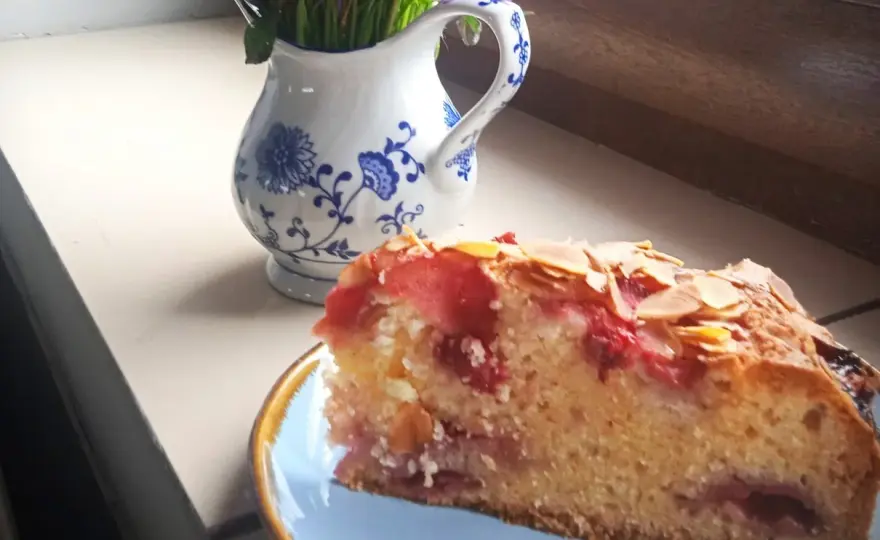 Bezglutenowe ciasto z truskawkami: Prosty przepis, który zawsze się uda