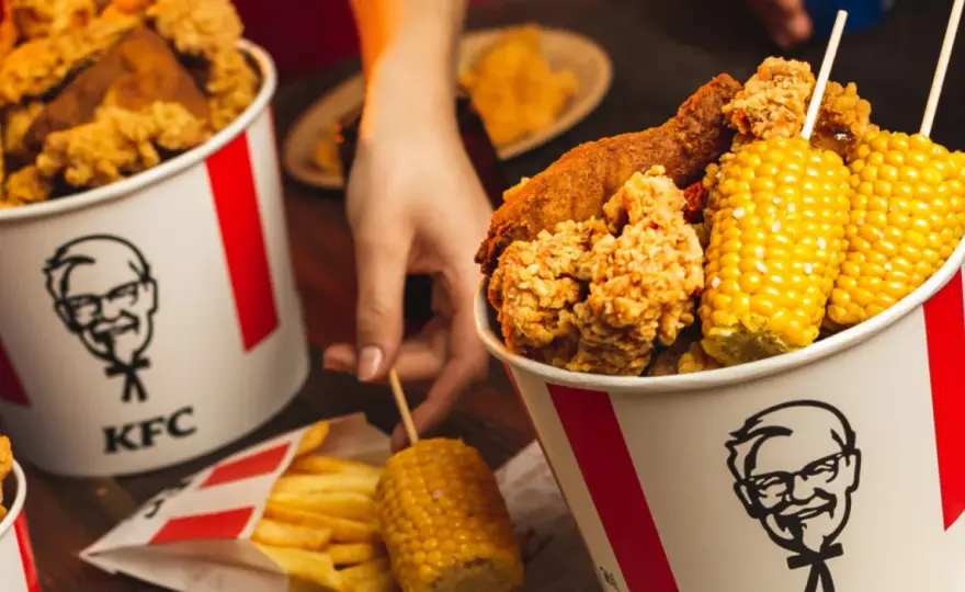 Ile kcal ma kubelek KFC? Zaskakujące kalorie w Twoim posiłku