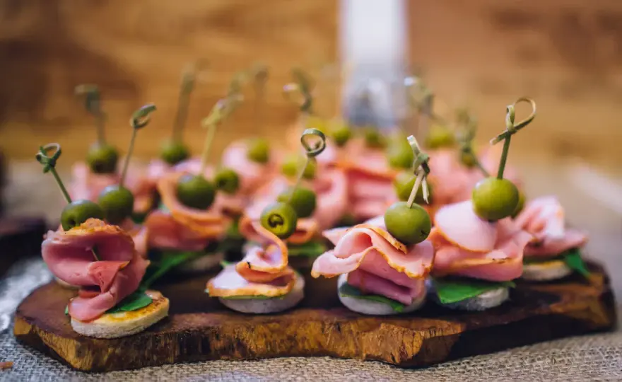 Bezglutenowe menu na imprezę: 15+ dań, które pokochają wszyscy!