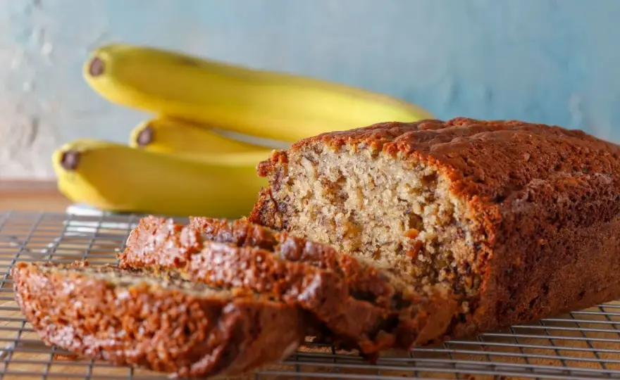Wegański chlebek bananowy: Sekrety wilgotnego ciasta bez zakalca
