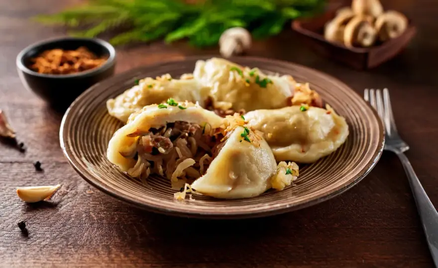 Farsz do pierogów z kapusty i grzybów: przepis babci na idealny!