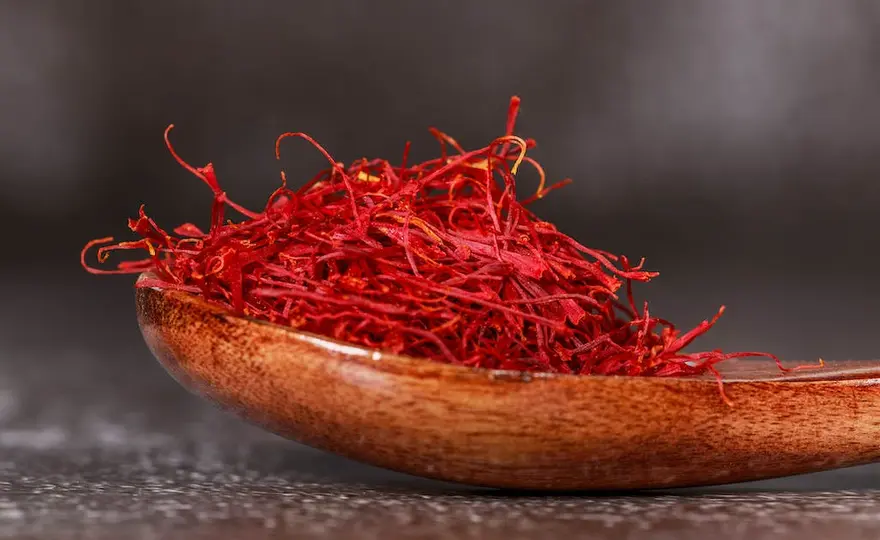  Ile kosztuje szafran w 2023 roku? Sprawdź aktualne ceny szafranu za gram i kilogram.