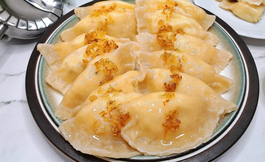 Sprawdzony przepis na farsz i pierogi ruskie - przepisy krok po kroku