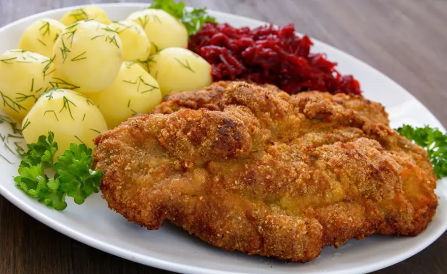 Jaka mąka do schabowych? Najlepsza mąka, by uniknąć klęski w panierce